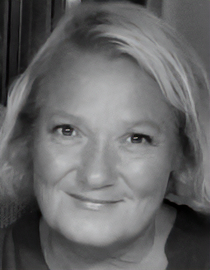 Ramona Fust, svartvit