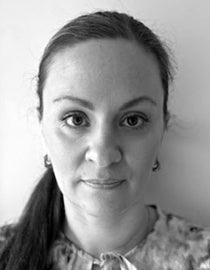 Rebecca Bayramoglu, svartvit